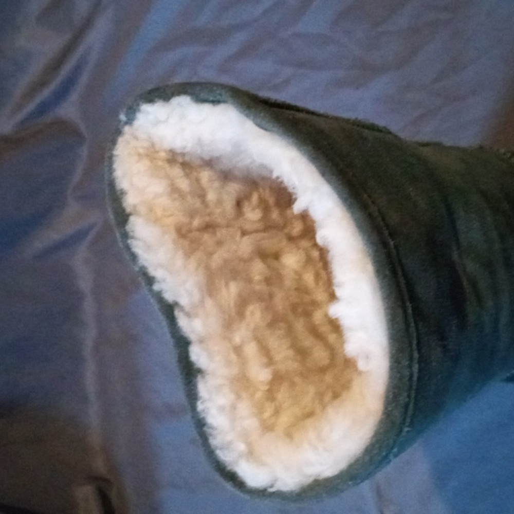 Dark green Bearpaw boots - Picture 3 of 9